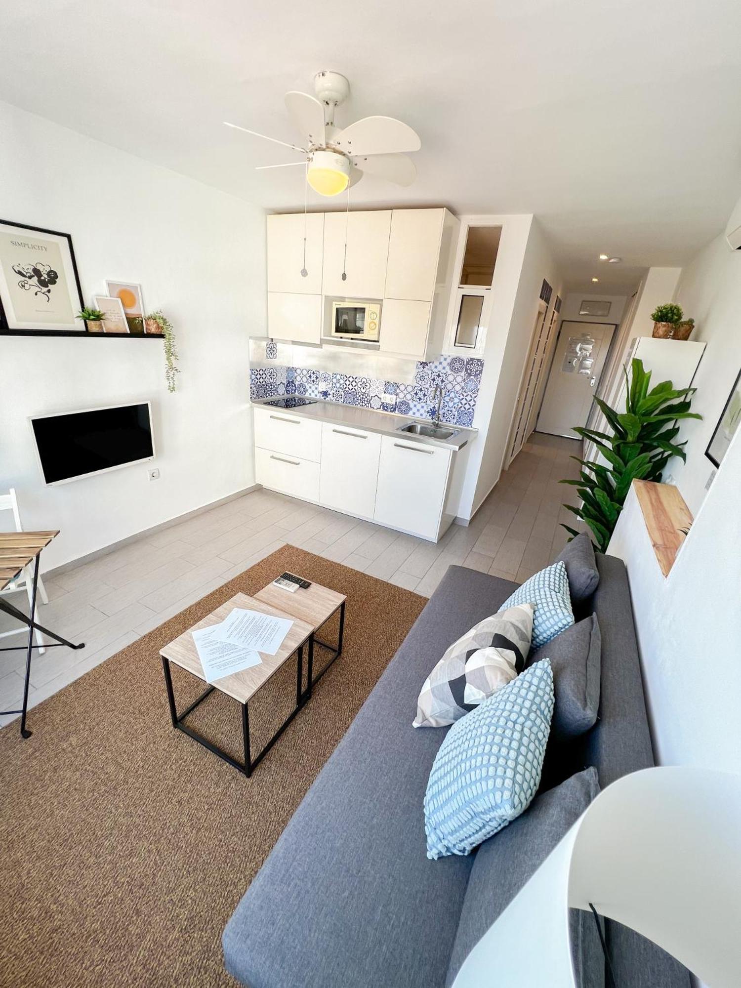 Elegant 1bdr Bright Flat With Pool *